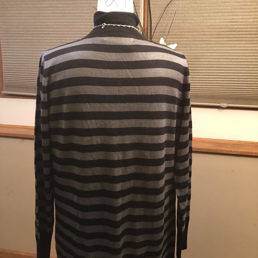 sweater - Picture 2 of 3